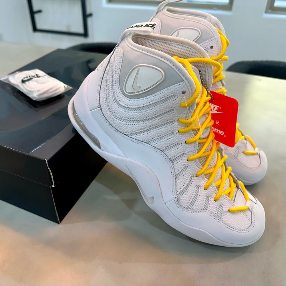 Brand New! Supreme- Nike!
